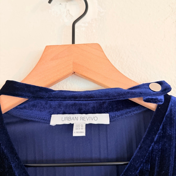 Urban Revivo Women's Blue Bell Sleeves Blouse Size 10 - Picture 4 of 8